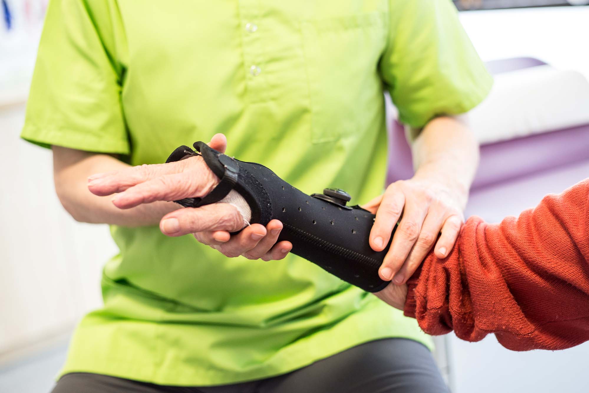 praxisklinik-leintal-eppingen-orthopaedie-chirurgie-hand-6435.jpg